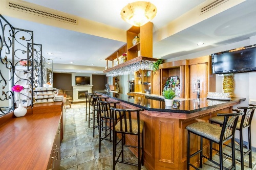 Monte Carlo Inns Oakville Suites image 14