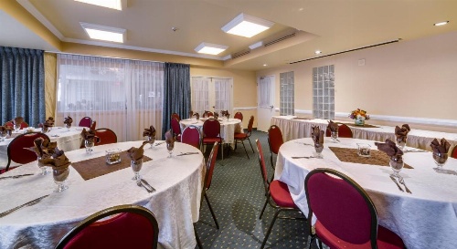 Monte Carlo Inns Oakville Suites image 18
