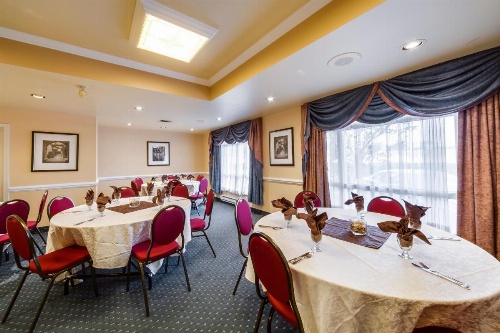 Monte Carlo Inns Oakville Suites image 19