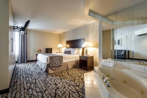 Monte Carlo Inns Oakville Suites image 27