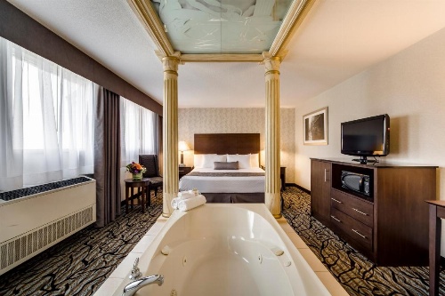 Monte Carlo Inns Oakville Suites image 30