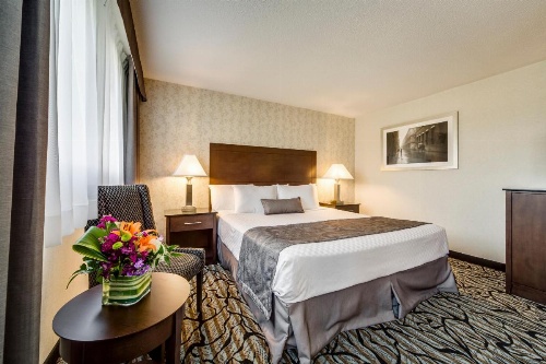 Monte Carlo Inns Oakville Suites image 32