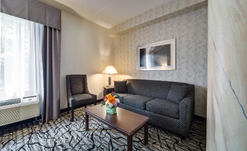 Monte Carlo Inns Oakville Suites image 36