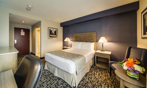 Monte Carlo Inns Oakville Suites image 4